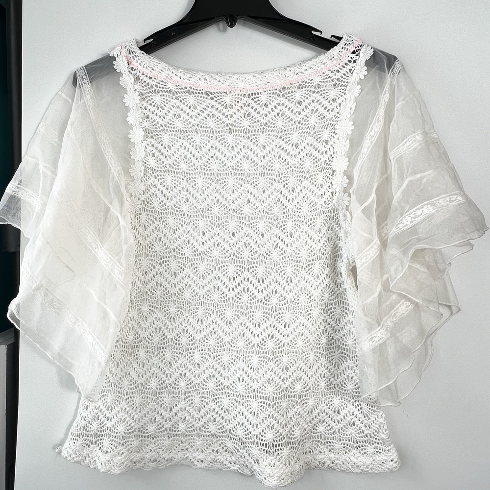 New Romantics Womens Sm White Crochet‎ Lace Sheer Flutter Sleeve Top —Vtg Style